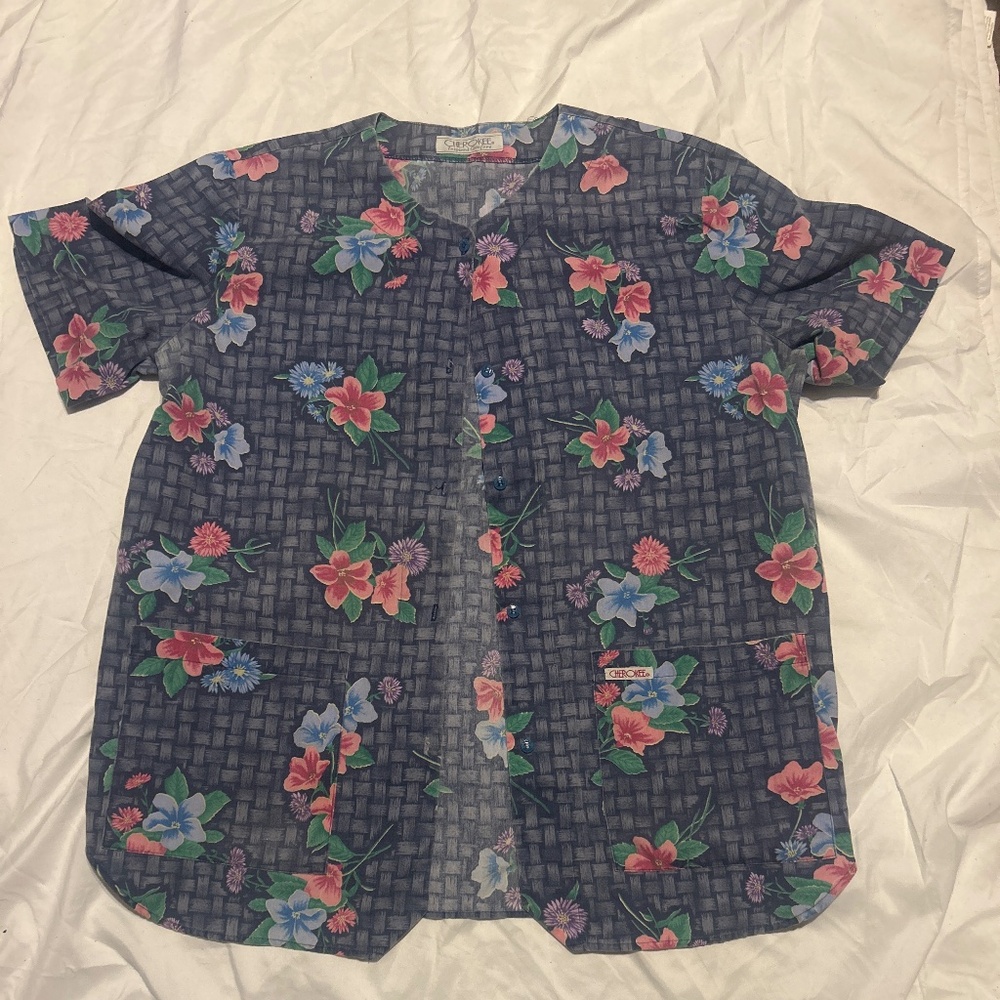 Grey Floral Scrub Top – Stylish & Comfortable Medical Shirt